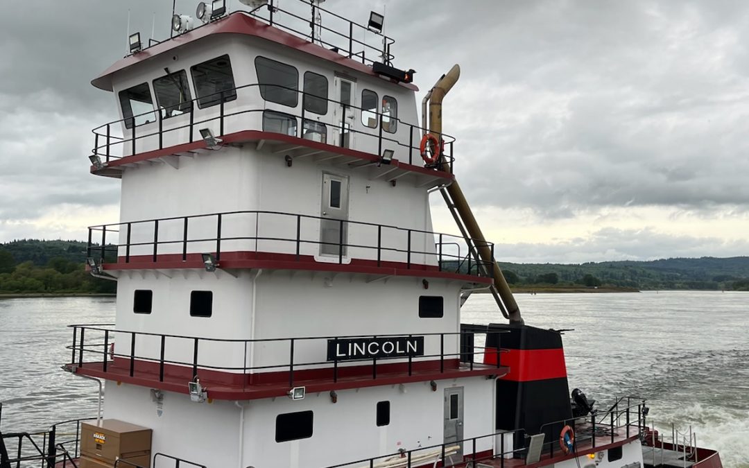 TUG LINCOLN on the Columbia River